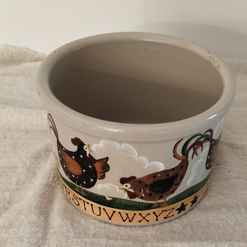Robinson Ransbottom pottery 1 Quart chicken bowl is Hand Painted